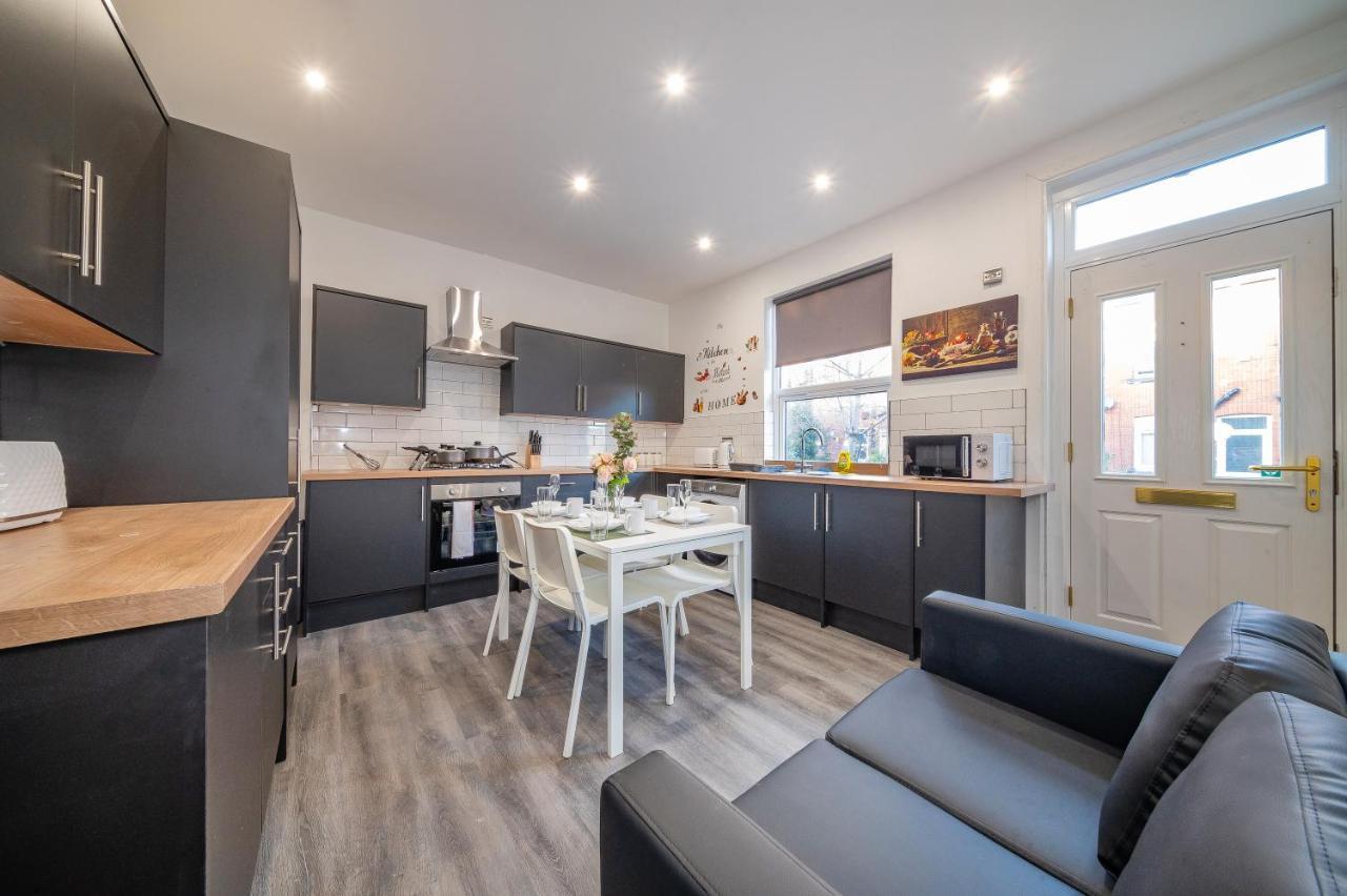 *Rc12S* For Your Most Relaxed & Cosy Stay + Free Parking + Free Fast Wifi * Leeds  Exterior photo