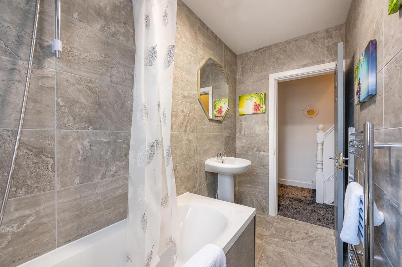 *Rc12S* For Your Most Relaxed & Cosy Stay + Free Parking + Free Fast Wifi * Leeds  Exterior photo