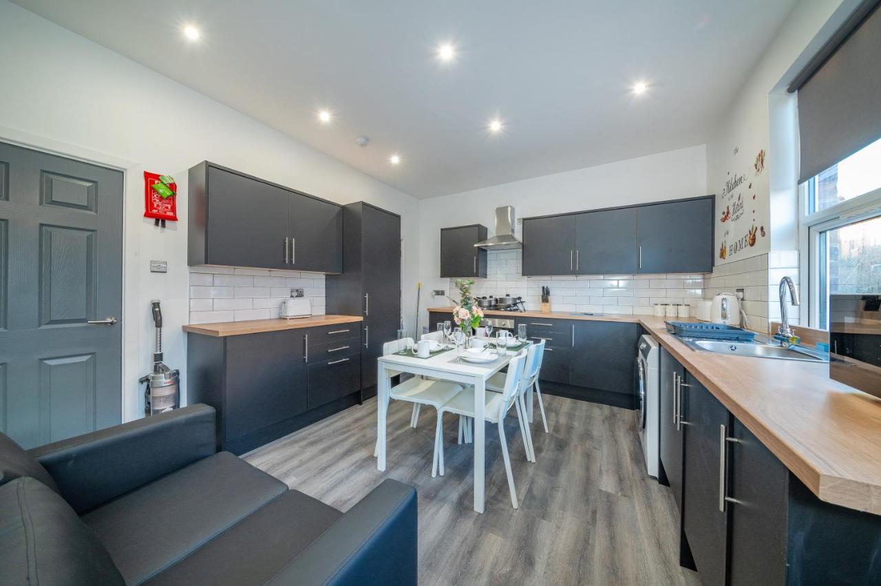 *Rc12S* For Your Most Relaxed & Cosy Stay + Free Parking + Free Fast Wifi * Leeds  Exterior photo