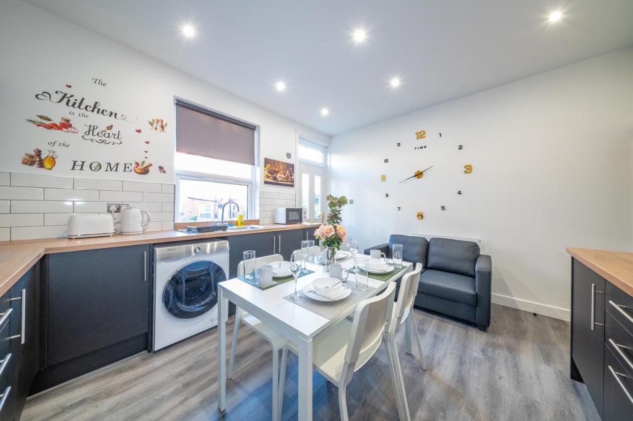 *Rc12S* For Your Most Relaxed & Cosy Stay + Free Parking + Free Fast Wifi * Leeds  Exterior photo